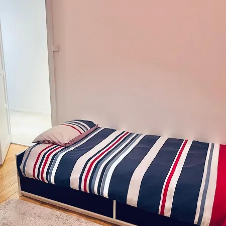 Spacious Bright Flat 300m From River Bank Apartamento