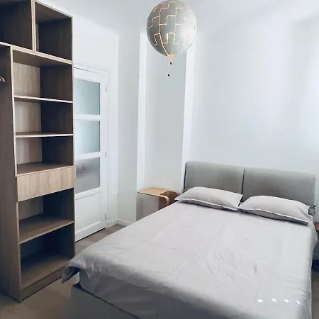 Apartment Spacious Bright Flat 300m From River Bank