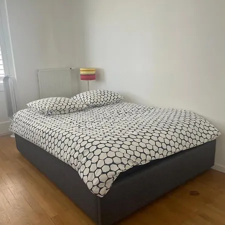 Spacious Bright Flat 300m From River Bank