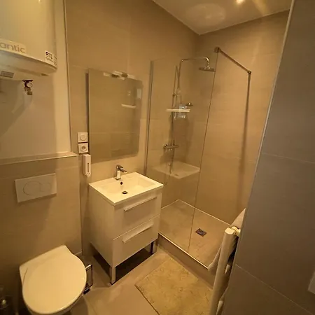 Spacious Bright Flat 300m From River Bank Apartment *