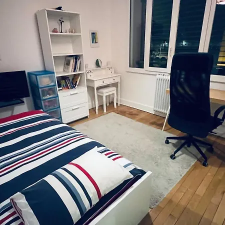 Apartment Spacious Bright Flat 300m From River Bank